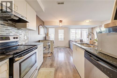 142 Daylily Lane, Kitchener, ON - Indoor Photo Showing Kitchen With Stainless Steel Kitchen With Double Sink With Upgraded Kitchen