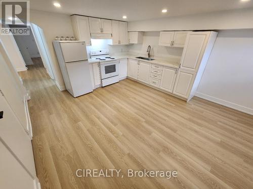 Lower - 31 Bailey Crescent, Aurora, ON - Indoor Photo Showing Kitchen