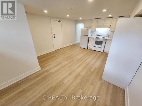 Lower - 31 Bailey Crescent, Aurora, ON - Indoor Photo Showing Kitchen