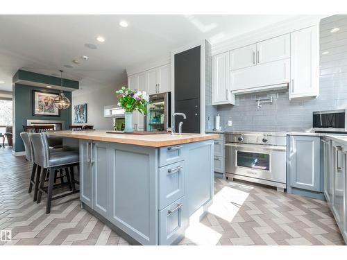 9629 84 Av Nw, Edmonton, AB - Indoor Photo Showing Kitchen With Upgraded Kitchen