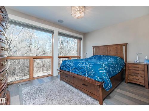 9629 84 Av Nw, Edmonton, AB - Indoor Photo Showing Bedroom