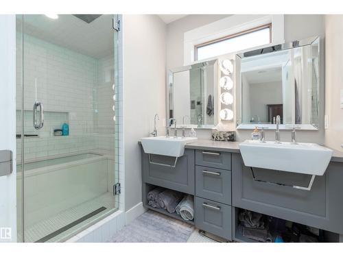 9629 84 Av Nw, Edmonton, AB - Indoor Photo Showing Bathroom