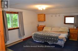 Primary bedroom with 2 closets - 