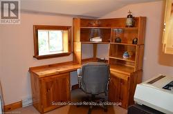 Bedroom/ Office - 