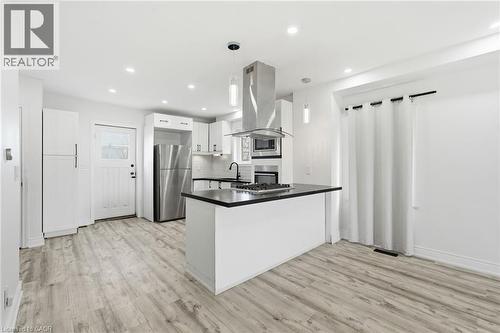 Kitchen with island gas cooktop - 73 Gertrude Street, Hamilton, ON - Indoor Photo Showing Kitchen