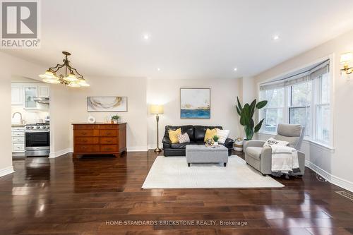 90 Confederation Way, Markham, ON - Indoor Photo Showing Living Room