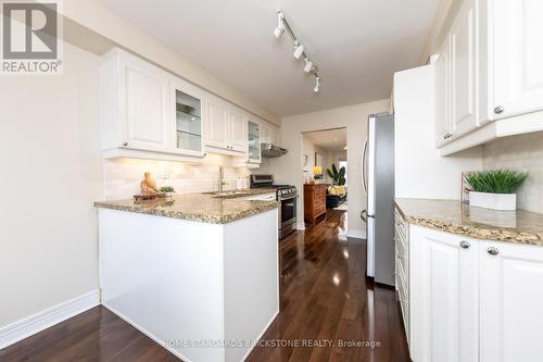 90 Confederation Way, Markham, ON - Indoor Photo Showing Kitchen With Upgraded Kitchen