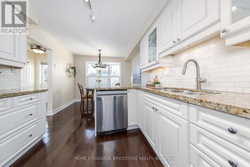 90 Confederation Way, Markham, ON - Indoor Photo Showing Kitchen With Upgraded Kitchen