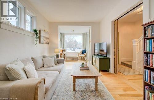 8 Spring Street E, Waterloo, ON - Indoor Photo Showing Living Room