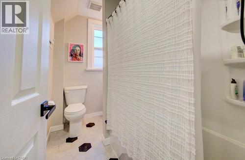 8 Spring Street E, Waterloo, ON - Indoor Photo Showing Bathroom