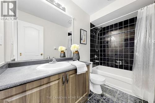 Full Washroom - 3470 Angel Pass Drive, Mississauga, ON - Indoor Photo Showing Bathroom