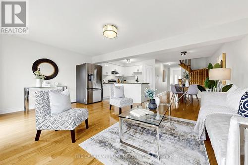 3470 Angel Pass Drive, Mississauga, ON - Indoor Photo Showing Living Room
