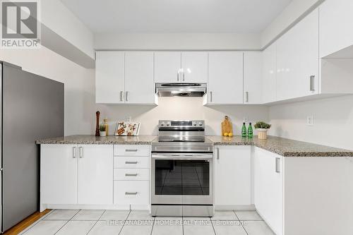 Kitchen - 3470 Angel Pass Drive, Mississauga, ON - Indoor Photo Showing Kitchen With Upgraded Kitchen