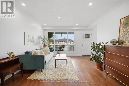 4135 Dunmow Crescent, Mississauga, ON - Indoor Photo Showing Living Room