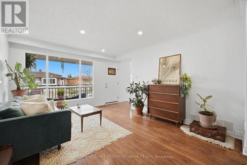 4135 Dunmow Crescent, Mississauga, ON - Indoor Photo Showing Living Room