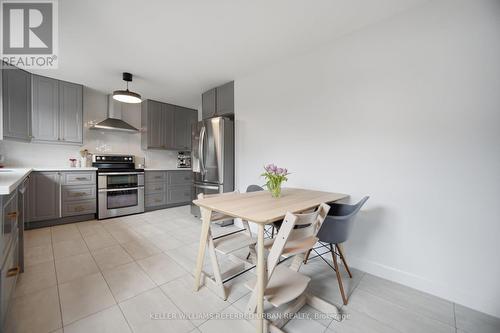 4135 Dunmow Crescent, Mississauga, ON - Indoor Photo Showing Kitchen