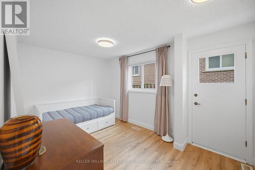 4135 Dunmow Crescent, Mississauga, ON - Indoor Photo Showing Bedroom