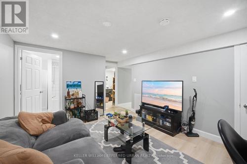 4135 Dunmow Crescent, Mississauga, ON - Indoor Photo Showing Living Room