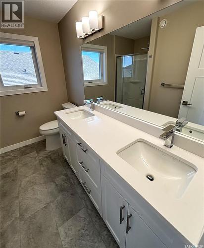 371 Childers Crescent, Saskatoon, SK - Indoor Photo Showing Bathroom