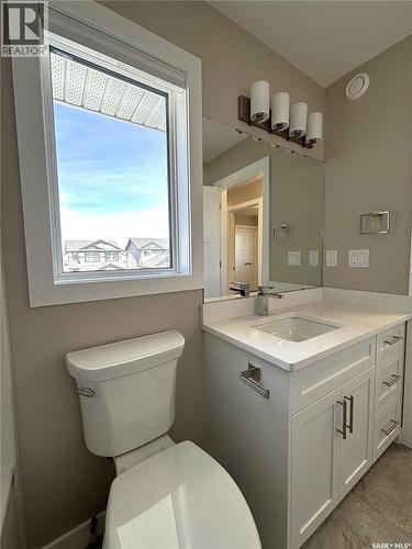 371 Childers Crescent, Saskatoon, SK - Indoor Photo Showing Bathroom