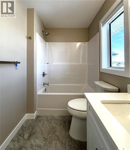 371 Childers Crescent, Saskatoon, SK - Indoor Photo Showing Bathroom