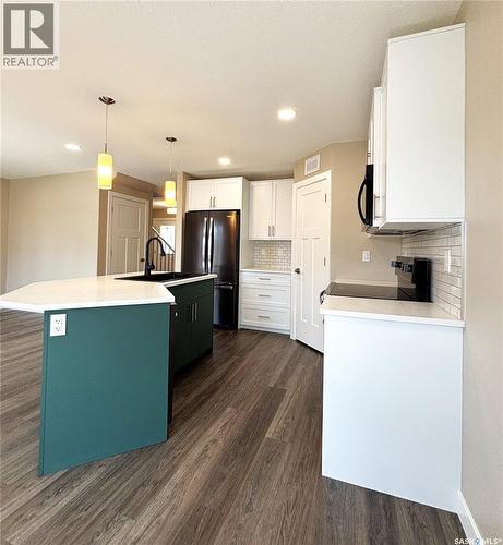 371 Childers Crescent, Saskatoon, SK - Indoor Photo Showing Kitchen