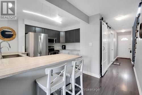 10 Collins Crescent, Brampton (Brampton North), ON - Indoor Photo Showing Kitchen With Upgraded Kitchen