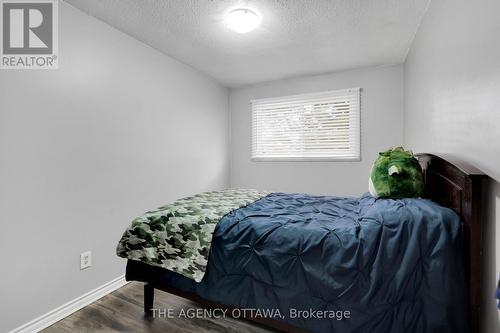 10 Collins Crescent, Brampton (Brampton North), ON - Indoor Photo Showing Bedroom