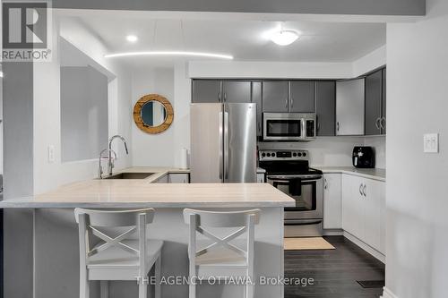 10 Collins Crescent, Brampton (Brampton North), ON - Indoor Photo Showing Kitchen With Upgraded Kitchen