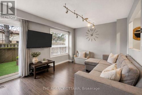 10 Collins Crescent, Brampton (Brampton North), ON - Indoor Photo Showing Living Room