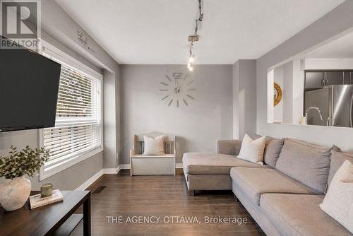 10 Collins Crescent, Brampton (Brampton North), ON - Indoor Photo Showing Living Room