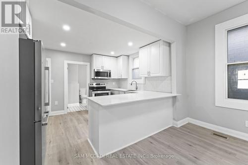 266 Beach Road, Hamilton, ON - Indoor Photo Showing Kitchen With Upgraded Kitchen