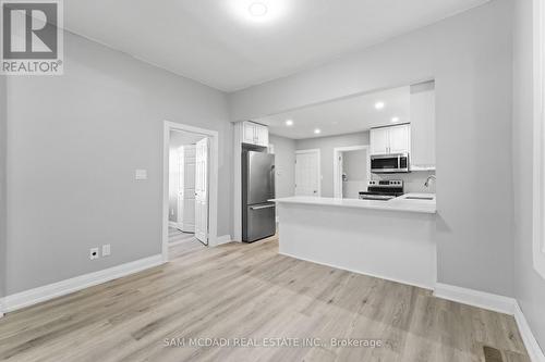 266 Beach Road, Hamilton, ON - Indoor Photo Showing Kitchen