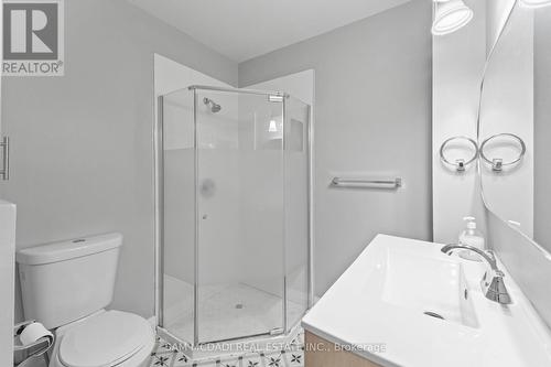 266 Beach Road, Hamilton, ON - Indoor Photo Showing Bathroom