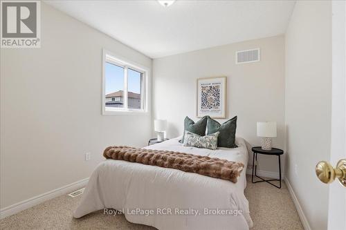 14 Parkside Street, Mapleton, ON - Indoor Photo Showing Bedroom