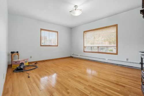 Salon - 5539 Av. Macdonald, Hampstead, QC - Indoor Photo Showing Other Room