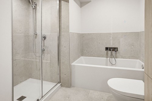 Bathroom - 2-70 Rue Alexandre, Lachute, QC - Indoor Photo Showing Bathroom