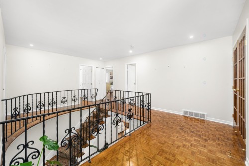 Hall d'entrée/Vestibule - 318 Av. Berkshire, Beaconsfield, QC - Indoor Photo Showing Other Room