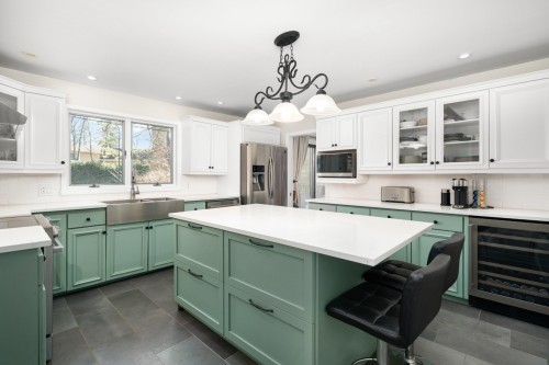 Cuisine - 318 Av. Berkshire, Beaconsfield, QC - Indoor Photo Showing Kitchen With Upgraded Kitchen