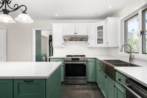 Cuisine - 318 Av. Berkshire, Beaconsfield, QC - Indoor Photo Showing Kitchen With Double Sink With Upgraded Kitchen