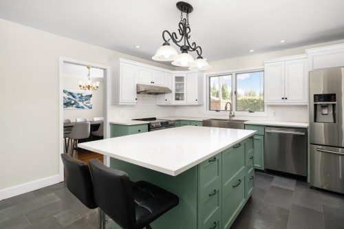 Cuisine - 318 Av. Berkshire, Beaconsfield, QC - Indoor Photo Showing Kitchen With Upgraded Kitchen