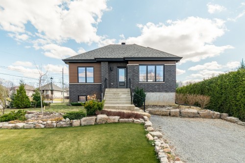 678 Rue Grace  Lachute, QC J8H 0N1