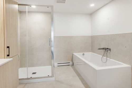 Salle de bains - 8-70 Rue Alexandre, Lachute, QC - Indoor Photo Showing Bathroom