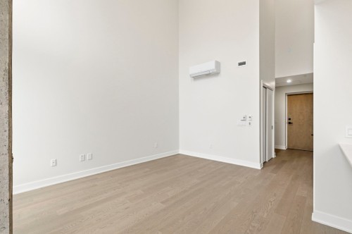 Living Room - 105-5606 Av. Pierre-De Coubertin, Montréal-Est, QC - Indoor Photo Showing Other Room