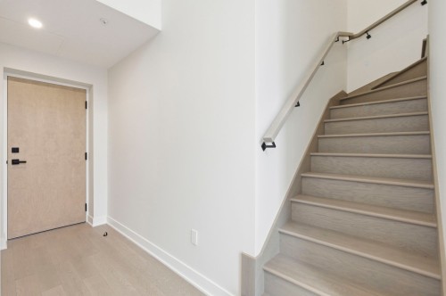 Staircase - 105-5606 Av. Pierre-De Coubertin, Montréal-Est, QC - Indoor Photo Showing Other Room