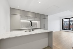 202-585 Av. Glengarry Mont-Royal, QC H3R 0A5
