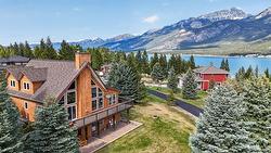 4484 Spruce Bay  Fairmont Hot Springs, BC V0B 1L2