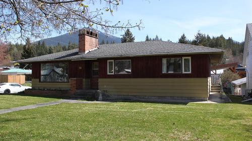 119 2Nd Avenue, Nakusp, BC - Outdoor