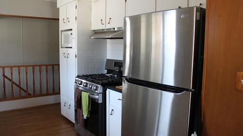 119 2Nd Avenue, Nakusp, BC - Indoor Photo Showing Kitchen With Stainless Steel Kitchen