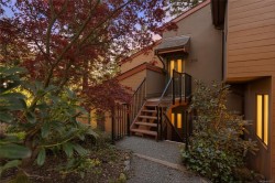 205-2341 Harbour Rd Sidney, BC V8L 3X8